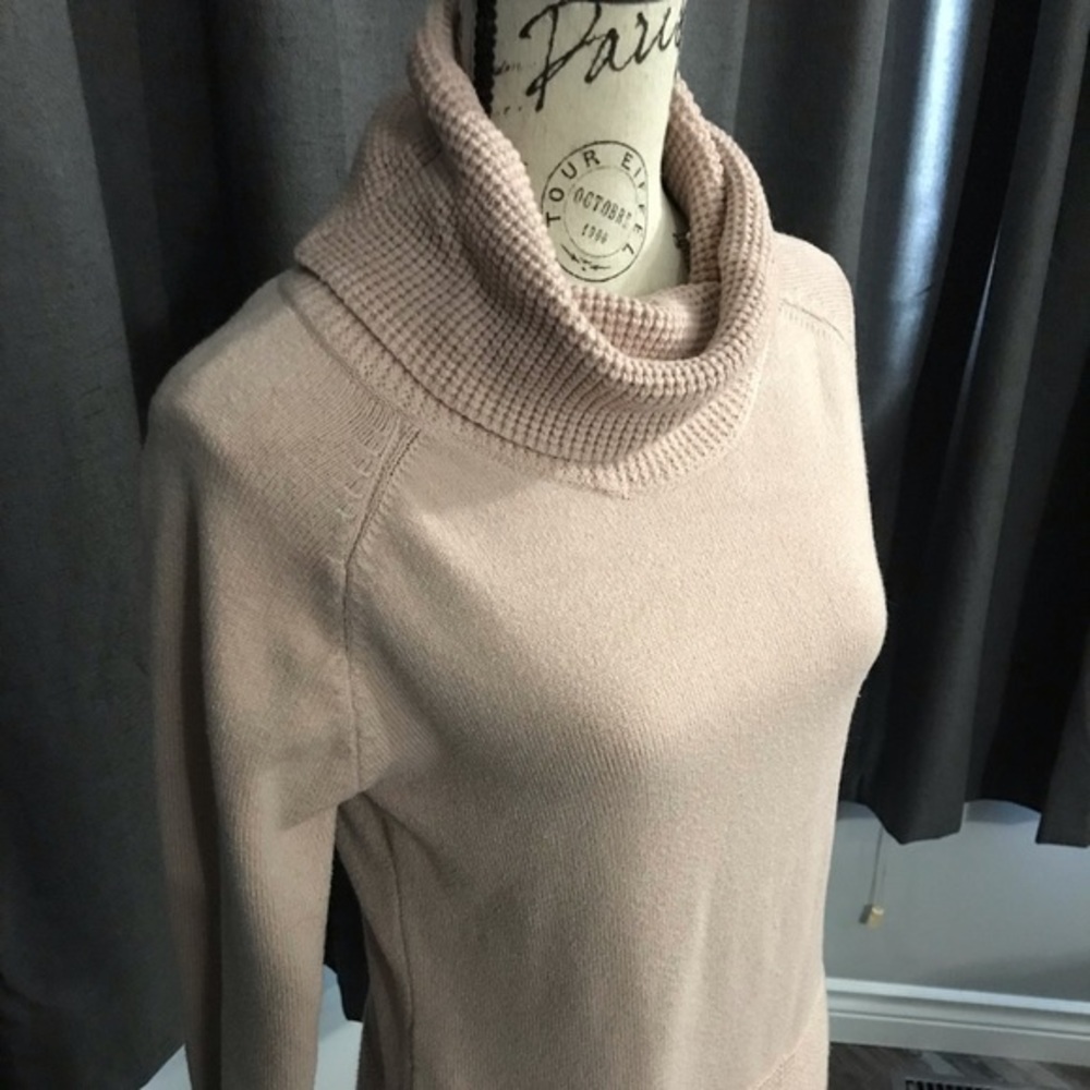 Ladies beige cream colour 🧶waffle knit sweater NWOT great comfy warm wear